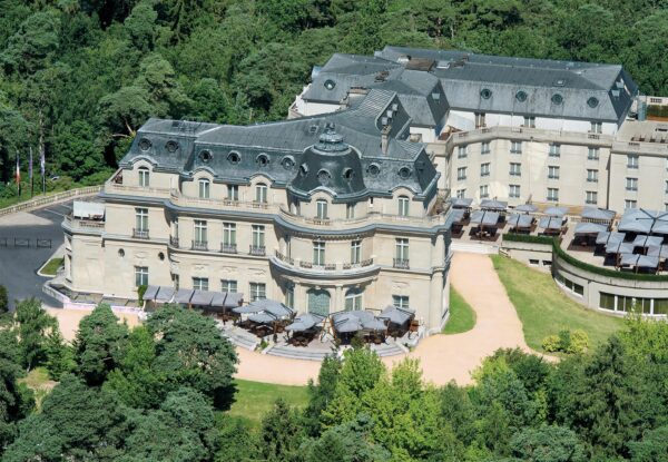 AMBIANCE PRINCIERE AU CHATEAU HOTEL MONT ROYAL CHANTILLY AVEC LE CHAMPAGNE CATTIER !