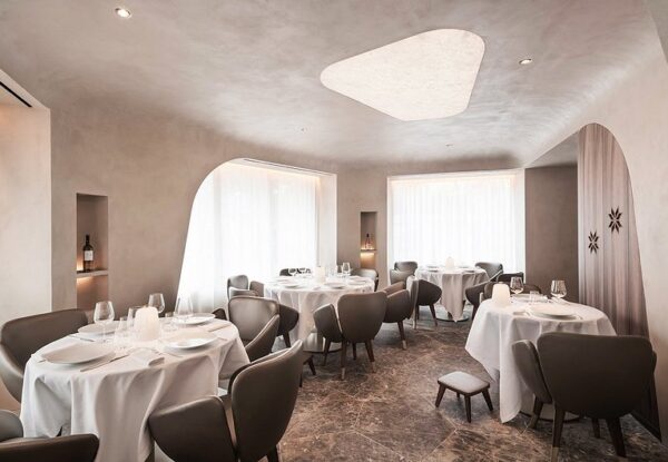 Cattier à la table de Mavrommatis